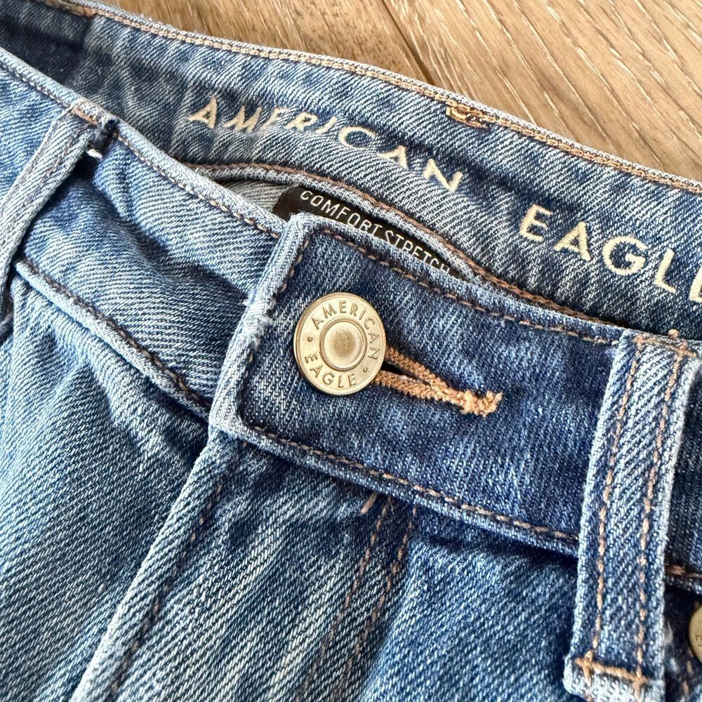 American Eagle High Rise Mom Jeans Women's Size 4 - Picture 4 of 9